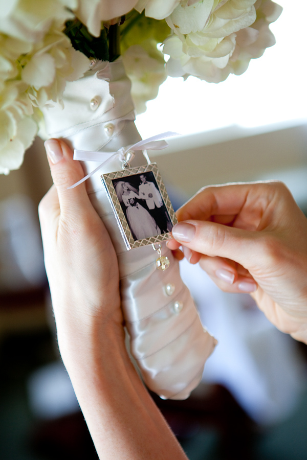 closeup of bride's bouquet wrap - photo by Seattle based wedding photographers La Vie Photography closeup of bride's bouquet wrap - photo by Seattle based wedding photographers La Vie Photography