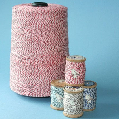 Baker's twine on vintage spools from Birdhaven on Etsy.com, easy wedding favor decoration Baker's twine on vintage spools from Birdhaven on Etsy.com, easy wedding favor decoration
