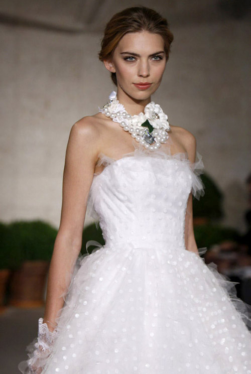 tulle accented wedding gown by oscar de la renta tulle accented wedding gown by oscar de la renta