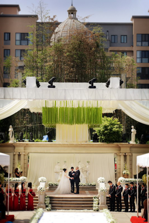 lavish and elegant wedding in Xian China, photos by Chris+Lynn Photography | junebugweddings.com lavish and elegant wedding in Xian China, photos by Chris+Lynn Photography | junebugweddings.com
