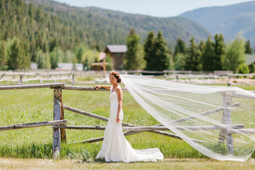 Country wedding in Big Sky, Montana, photos by Hardy Klahold Photography | junebugweddings.com Country wedding in Big Sky, Montana, photos by Hardy Klahold Photography | junebugweddings.com