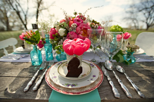 Coral and Turquoise Wedding Decor, Photo by Summer Jean Photography via Junebug Weddings Coral and Turquoise Wedding Decor, Photo by Summer Jean Photography via Junebug Weddings