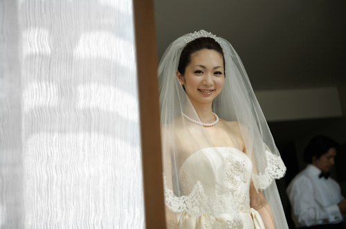 Elegant Japanese wedding at the Tokyo American Club - photos by 37 Frames Photography | junebugweddings.com Elegant Japanese wedding at the Tokyo American Club - photos by 37 Frames Photography | junebugweddings.com