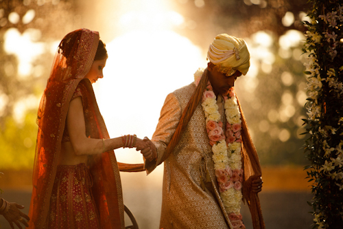 Bright, exuberant Hindu wedding - photos by Cathy and David Photographers | junebugweddings.com Bright, exuberant Hindu wedding - photos by Cathy and David Photographers | junebugweddings.com