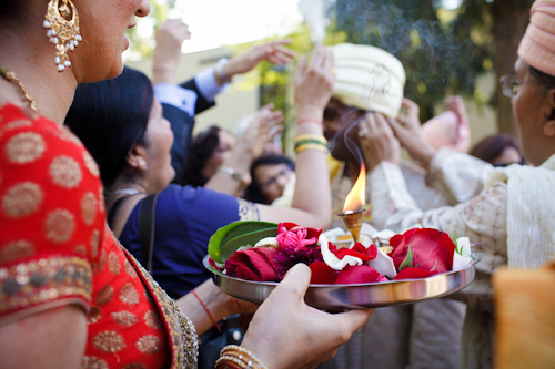Bright, exuberant Hindu wedding - photos by Cathy and David Photographers | junebugweddings.com Bright, exuberant Hindu wedding - photos by Cathy and David Photographers | junebugweddings.com