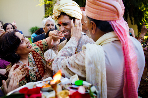 Bright, exuberant Hindu wedding - photos by Cathy and David Photographers | junebugweddings.com Bright, exuberant Hindu wedding - photos by Cathy and David Photographers | junebugweddings.com