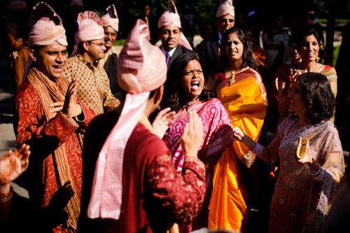 Bright, exuberant Hindu wedding - photos by Cathy and David Photographers | junebugweddings.com Bright, exuberant Hindu wedding - photos by Cathy and David Photographers | junebugweddings.com