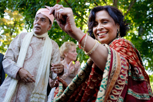 Bright, exuberant Hindu wedding - photos by Cathy and David Photographers | junebugweddings.com Bright, exuberant Hindu wedding - photos by Cathy and David Photographers | junebugweddings.com