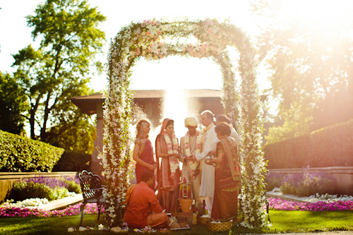 Bright, exuberant Hindu wedding - photos by Cathy and David Photographers | junebugweddings.com Bright, exuberant Hindu wedding - photos by Cathy and David Photographers | junebugweddings.com