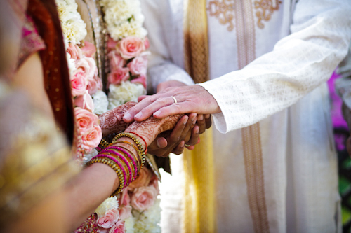 Bright, exuberant Hindu wedding - photos by Cathy and David Photographers | junebugweddings.com Bright, exuberant Hindu wedding - photos by Cathy and David Photographers | junebugweddings.com