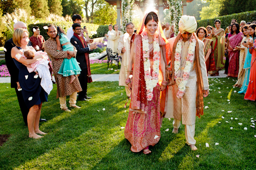 Bright, exuberant Hindu wedding - photos by Cathy and David Photographers | junebugweddings.com Bright, exuberant Hindu wedding - photos by Cathy and David Photographers | junebugweddings.com