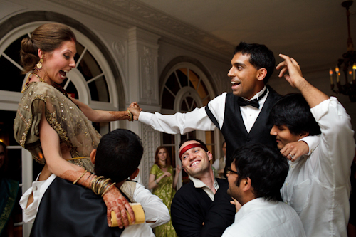 Bright, exuberant Hindu wedding - photos by Cathy and David Photographers | junebugweddings.com Bright, exuberant Hindu wedding - photos by Cathy and David Photographers | junebugweddings.com