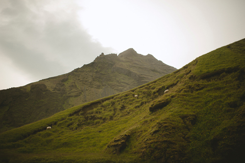 Iceland engagement photos of Caroline and Ben by Nordica Photography | via junebugweddings.com Iceland engagement photos of Caroline and Ben by Nordica Photography | via junebugweddings.com