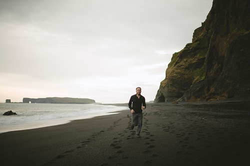 Iceland engagement photos of Caroline and Ben by Nordica Photography | via junebugweddings.com Iceland engagement photos of Caroline and Ben by Nordica Photography | via junebugweddings.com