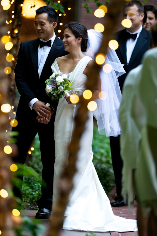 Classic downtown Chicago wedding at The Ivy Room - photos by David Wittig Photography | junebugweddings.com Classic downtown Chicago wedding at The Ivy Room - photos by David Wittig Photography | junebugweddings.com