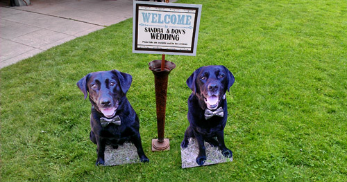 Life-sized dog cutouts, as greeters at a wedding! | Junebug Weddings Life-sized dog cutouts, as greeters at a wedding! | Junebug Weddings