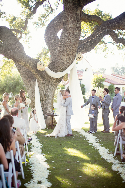 Modern Barn Wedding at The Ojai Valley Inn & Spa. Planning by Details Events Planning; Photography by Mi Belle Photography | junebugweddings.com Modern Barn Wedding at The Ojai Valley Inn & Spa. Planning by Details Events Planning; Photography by Mi Belle Photography | junebugweddings.com