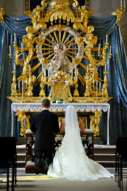 Wedding at Basilica of the Sacred Heart, Notre Dame Cathedral - photos by Browne Photography | junebugweddings.com Wedding at Basilica of the Sacred Heart, Notre Dame Cathedral - photos by Browne Photography | junebugweddings.com