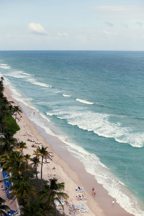 Elegant Beach Wedding at The Pelican Grand Resort, Fort Lauderdale - K and K Photography | Junebug Weddings Elegant Beach Wedding at The Pelican Grand Resort, Fort Lauderdale - K and K Photography | Junebug Weddings