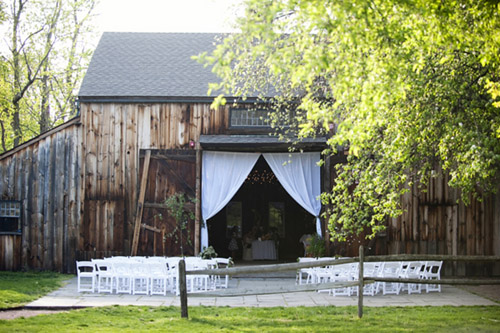 Country barn wedding with vintage travel theme - Justin and Mary Photography | Junebug Weddings Country barn wedding with vintage travel theme - Justin and Mary Photography | Junebug Weddings