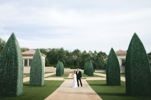 glamorous black, white and gold wedding at The resort at Pelican Hill, photo by APictureLife Photography | junebugweddings.com glamorous black, white and gold wedding at The resort at Pelican Hill, photo by APictureLife Photography | junebugweddings.com