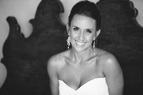 glamorous black, white and gold wedding at The resort at Pelican Hill, photo by APictureLife Photography | junebugweddings.com glamorous black, white and gold wedding at The resort at Pelican Hill, photo by APictureLife Photography | junebugweddings.com