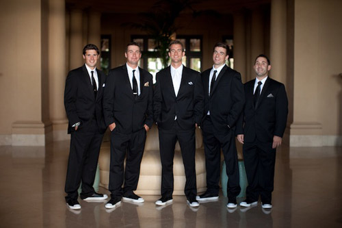glamorous black, white and gold wedding at The resort at Pelican Hill, photo by APictureLife Photography | junebugweddings.com glamorous black, white and gold wedding at The resort at Pelican Hill, photo by APictureLife Photography | junebugweddings.com