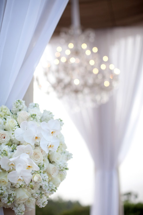 glamorous black, white and gold wedding at The resort at Pelican Hill, photo by APictureLife Photography | junebugweddings.com glamorous black, white and gold wedding at The resort at Pelican Hill, photo by APictureLife Photography | junebugweddings.com