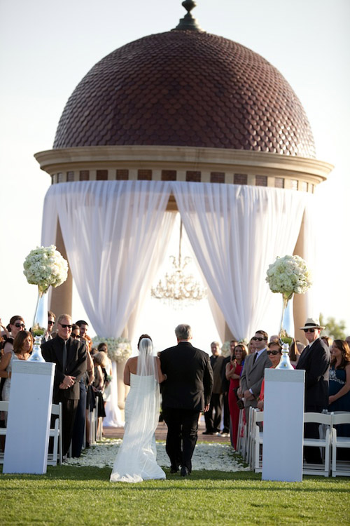 glamorous black, white and gold wedding at The resort at Pelican Hill, photo by APictureLife Photography | junebugweddings.com glamorous black, white and gold wedding at The resort at Pelican Hill, photo by APictureLife Photography | junebugweddings.com