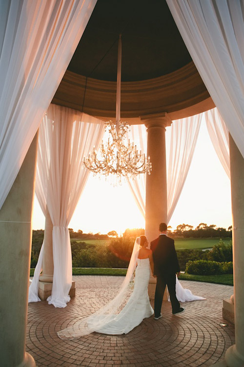 glamorous black, white and gold wedding at The resort at Pelican Hill, photo by APictureLife Photography | junebugweddings.com glamorous black, white and gold wedding at The resort at Pelican Hill, photo by APictureLife Photography | junebugweddings.com
