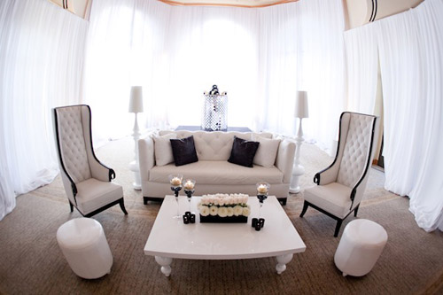 glamorous black, white and gold wedding at The resort at Pelican Hill, photo by APictureLife Photography | junebugweddings.com glamorous black, white and gold wedding at The resort at Pelican Hill, photo by APictureLife Photography | junebugweddings.com