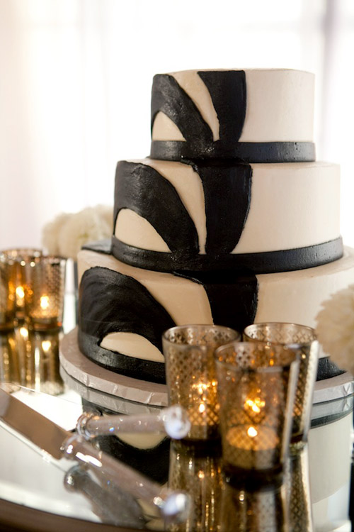 glamorous black, white and gold wedding at The resort at Pelican Hill, photo by APictureLife Photography | junebugweddings.com glamorous black, white and gold wedding at The resort at Pelican Hill, photo by APictureLife Photography | junebugweddings.com