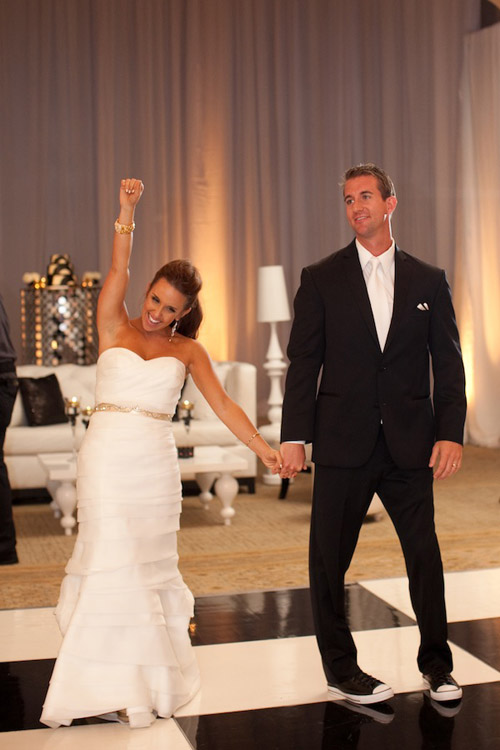 glamorous black, white and gold wedding at The resort at Pelican Hill, photo by APictureLife Photography | junebugweddings.com glamorous black, white and gold wedding at The resort at Pelican Hill, photo by APictureLife Photography | junebugweddings.com