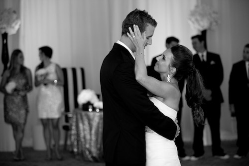 glamorous black, white and gold wedding at The resort at Pelican Hill, photo by APictureLife Photography | junebugweddings.com glamorous black, white and gold wedding at The resort at Pelican Hill, photo by APictureLife Photography | junebugweddings.com