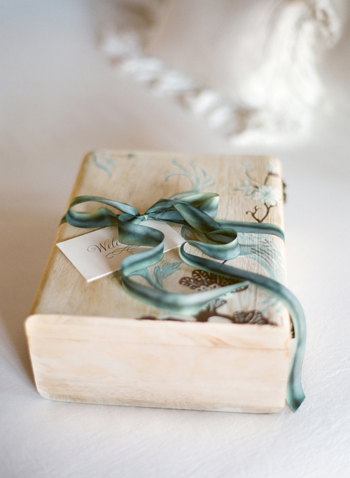 stylish wedding decor and accessories from Boutique THEO | via junebugweddings.com | via junebugweddings.com stylish wedding decor and accessories from Boutique THEO | via junebugweddings.com