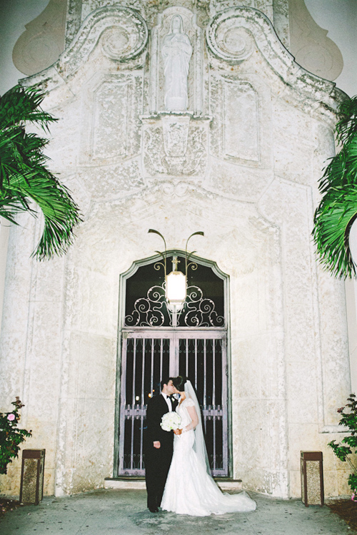 Classic and elegant ivory, blush and gold wedding in Miami, FL - photo by Tina Bass Photography | junebugweddings.com Classic and elegant ivory, blush and gold wedding in Miami, FL - photo by Tina Bass Photography | junebugweddings.com