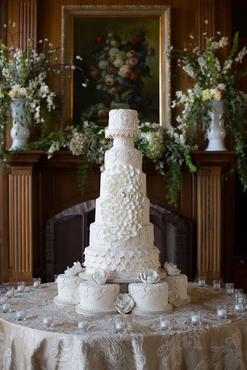 Elegant wedding at Louisiana Private Estate with photos by Courtney Dellafiora | junebugweddings.com Elegant wedding at Louisiana Private Estate with photos by Courtney Dellafiora | junebugweddings.com