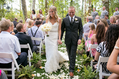 Garden Wedding at Medicine Creek Winery - photos by Jessica Hill Photography | junebugweddings.com Garden Wedding at Medicine Creek Winery - photos by Jessica Hill Photography | junebugweddings.com