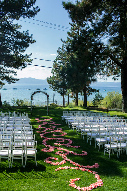 Lake Tahoe, Nevada modern wedding, photo by Mauricio Arias of Chrisman Studios | junebugweddings.com Lake Tahoe, Nevada modern wedding, photo by Mauricio Arias of Chrisman Studios | junebugweddings.com