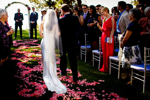 Lake Tahoe, Nevada modern wedding, photo by Mauricio Arias of Chrisman Studios | junebugweddings.com Lake Tahoe, Nevada modern wedding, photo by Mauricio Arias of Chrisman Studios | junebugweddings.com