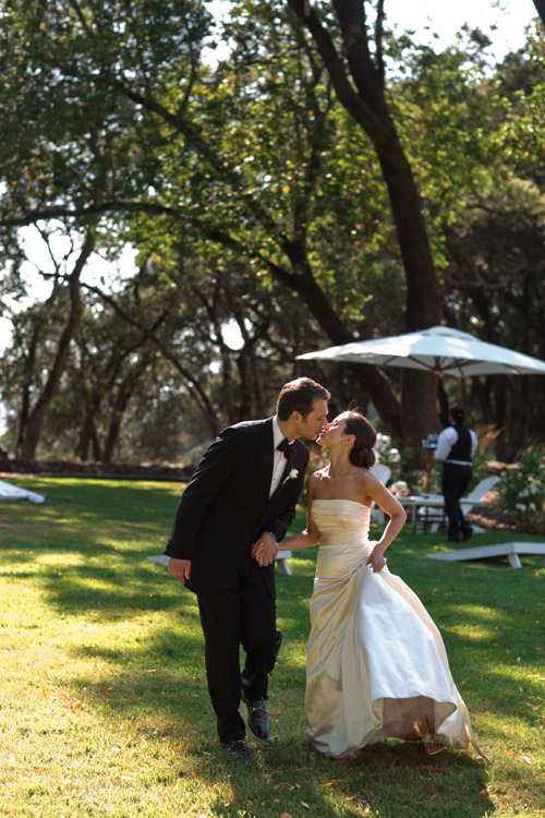 purple, green and white vineyard wedding at Chalk Hill Estate in Sonoma - photo by Cliff Brunk | via junebugweddings.com | via junebugweddings.com purple, green and white vineyard wedding at Chalk Hill Estate in Sonoma - photo by Cliff Brunk | via junebugweddings.com