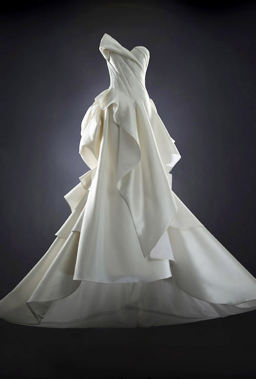 modern couture wedding dress by Rubin Singer, 2014 bridal collection | junebugweddings.com modern couture wedding dress by Rubin Singer, 2014 bridal collection | via junebugweddings.com