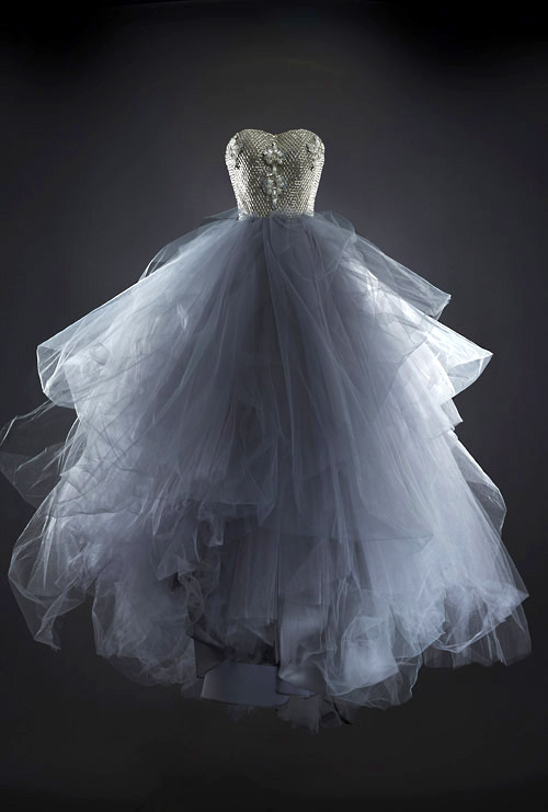 modern couture wedding dress by Rubin Singer, 2014 bridal collection | junebugweddings.com modern couture wedding dress by Rubin Singer, 2014 bridal collection | via junebugweddings.com