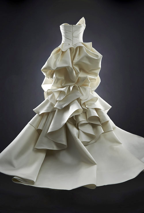modern couture wedding dress by Rubin Singer, 2014 bridal collection | junebugweddings.com modern couture wedding dress by Rubin Singer, 2014 bridal collection | via junebugweddings.com