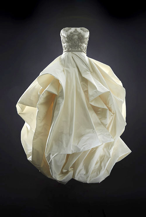 modern couture wedding dress by Rubin Singer, 2014 bridal collection | junebugweddings.com modern couture wedding dress by Rubin Singer, 2014 bridal collection | via junebugweddings.com