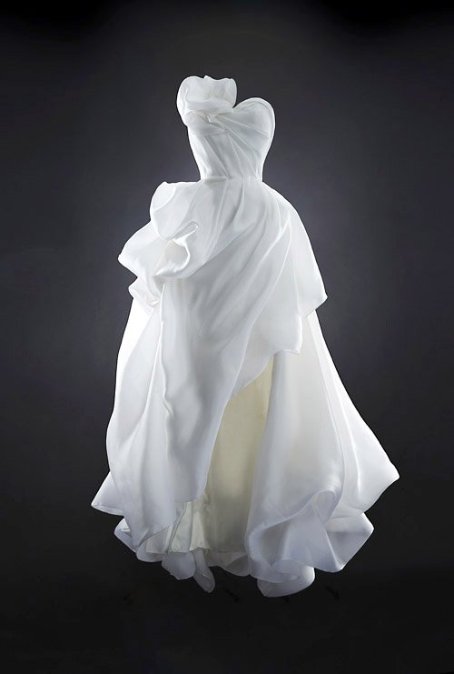modern couture wedding dress by Rubin Singer, 2014 bridal collection | junebugweddings.com modern couture wedding dress by Rubin Singer, 2014 bridal collection | via junebugweddings.com