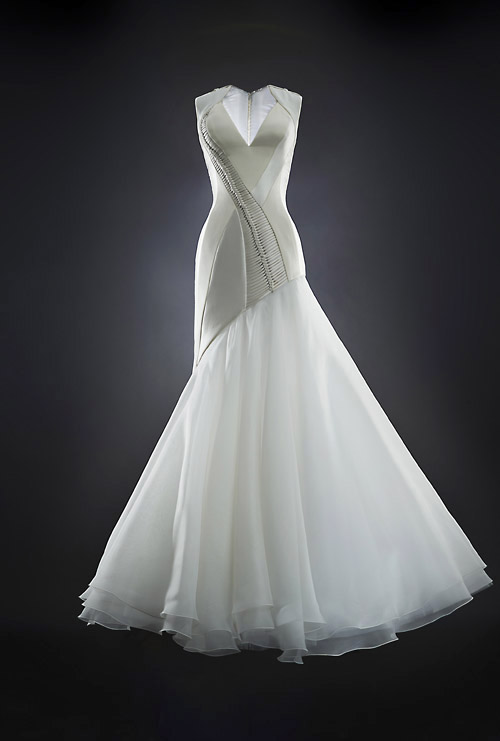 modern couture wedding dress by Rubin Singer, 2014 bridal collection | junebugweddings.com modern couture wedding dress by Rubin Singer, 2014 bridal collection | via junebugweddings.com
