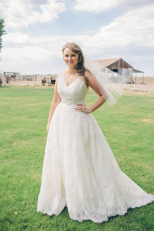 rustic cream and burlap California ranch wedding - photo by Kate Miller Photography | via junebugweddings.com rustic cream and burlap California ranch wedding - photo by Kate Miller Photography | via junebugweddings.com