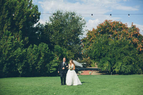 rustic cream and burlap California ranch wedding - photo by Kate Miller Photography | via junebugweddings.com rustic cream and burlap California ranch wedding - photo by Kate Miller Photography | via junebugweddings.com