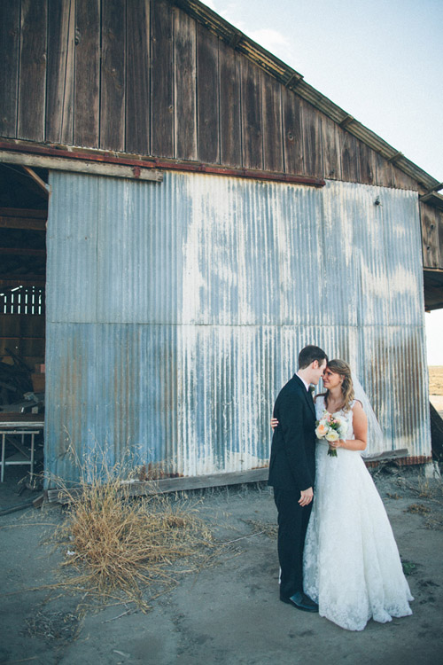 rustic cream and burlap California ranch wedding - photo by Kate Miller Photography | via junebugweddings.com rustic cream and burlap California ranch wedding - photo by Kate Miller Photography | via junebugweddings.com